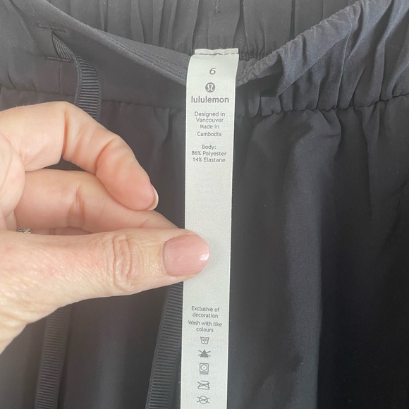 NWT Lulu Lemon High-Low Black Skirt. Size 6 - Picture 5 of 7